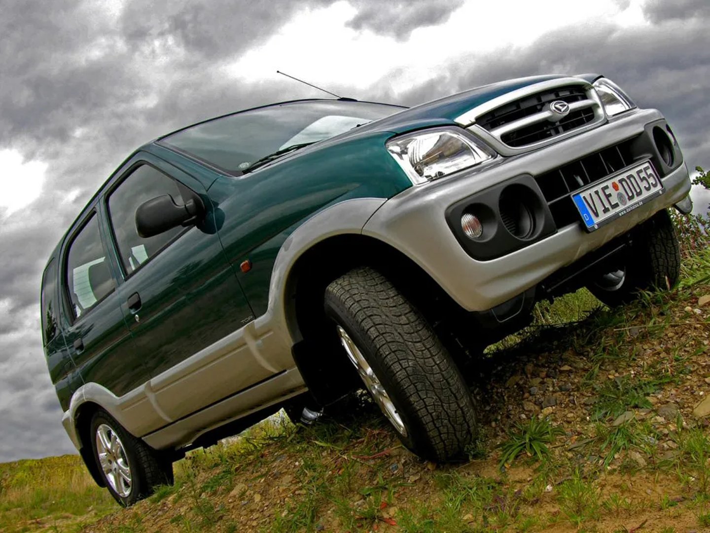Daihatsu_Terios_1_generation__SUV_5-doors__6.jpg
