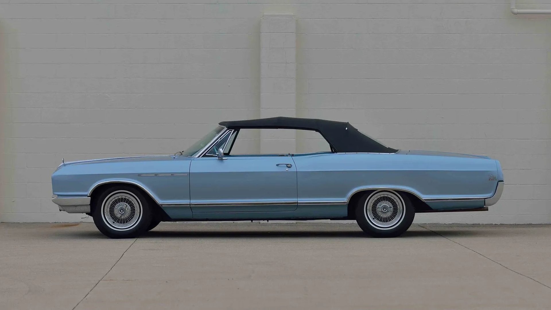 Buick_LeSabre_3_generation__Cabrio__4.jpg