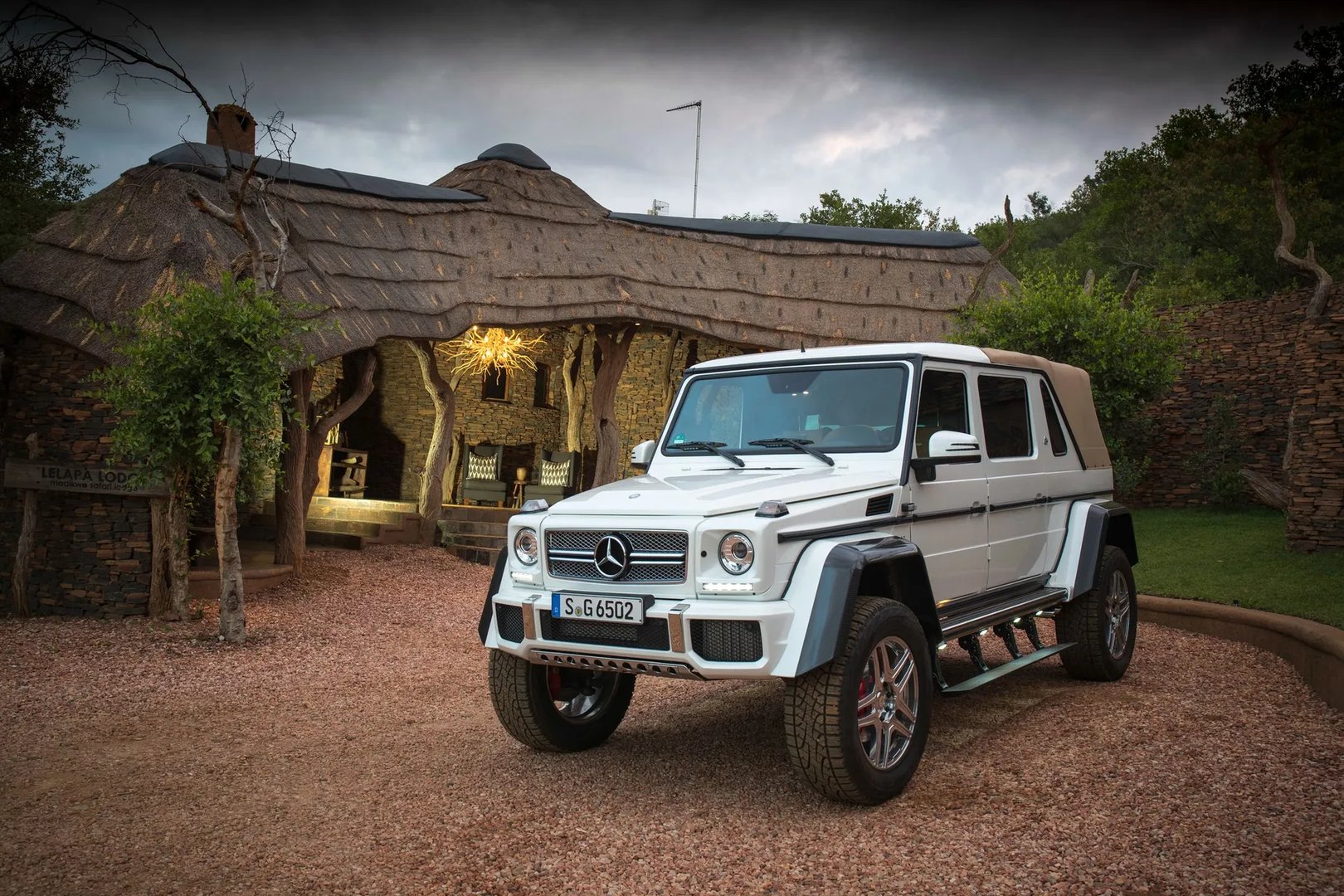 Mercedes_Maybach_G650_Landaulet_1_generation__SUV_cabriolet__1.jpg