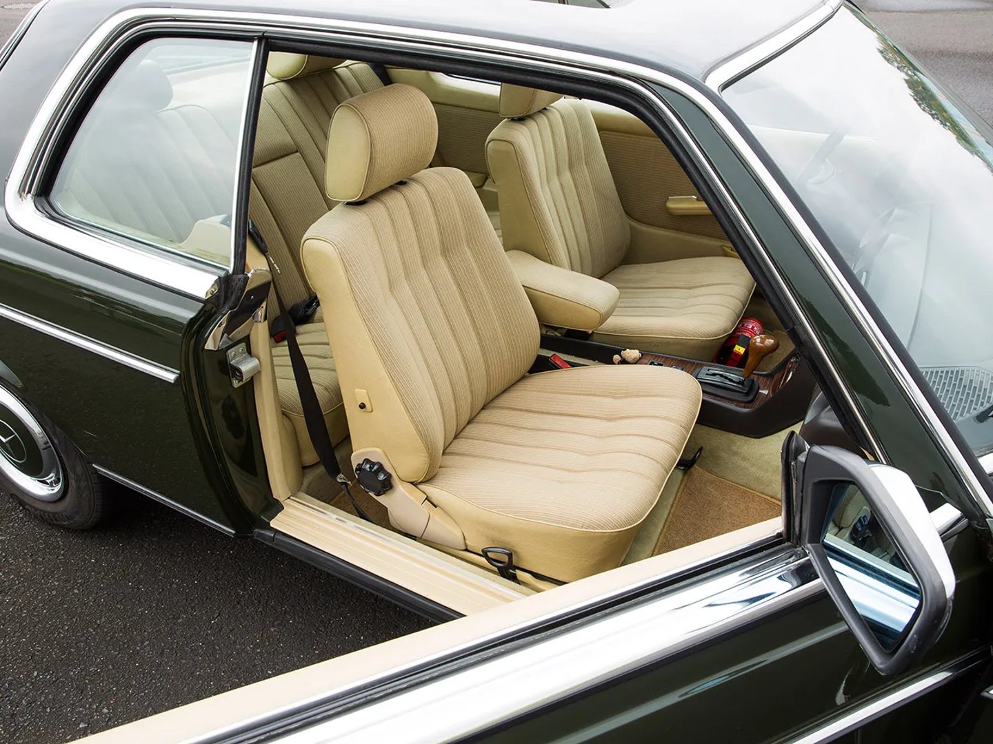 Mercedes_W123_1_generation__Coupe__10.jpg