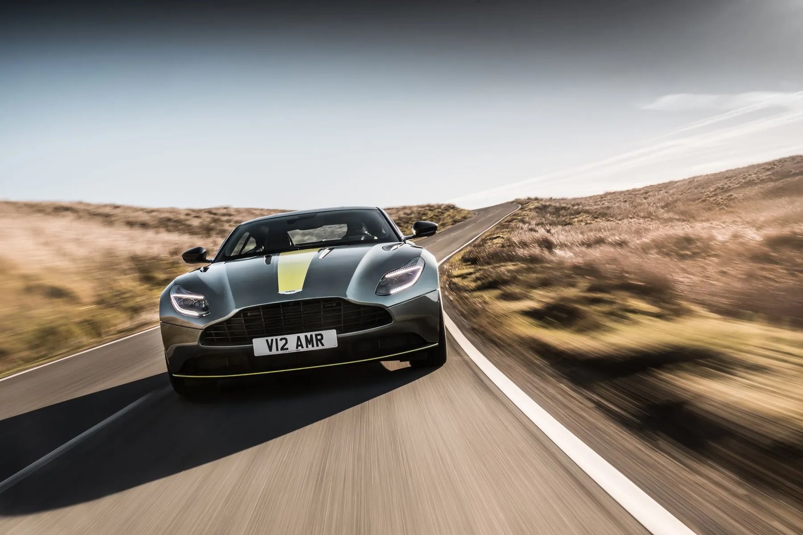 Aston Martin_DB11_1_generation__Coupe__6.jpg
