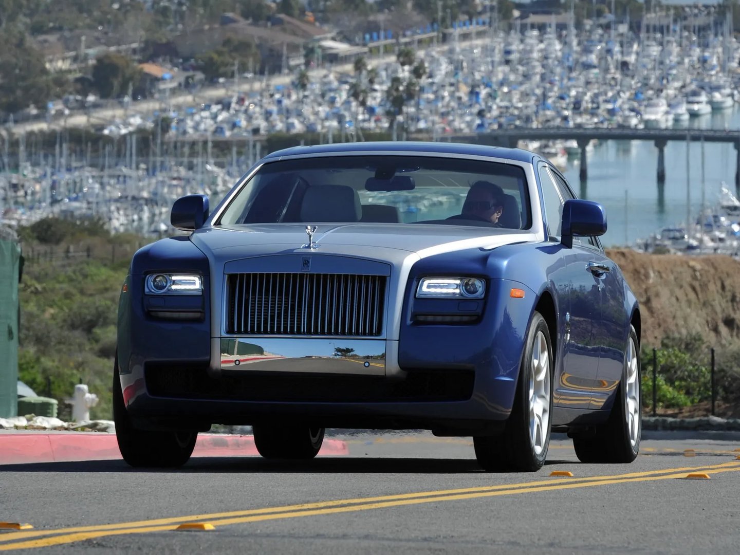 Rolls-Royce_Ghost_1_generation__Sedan__11.jpg