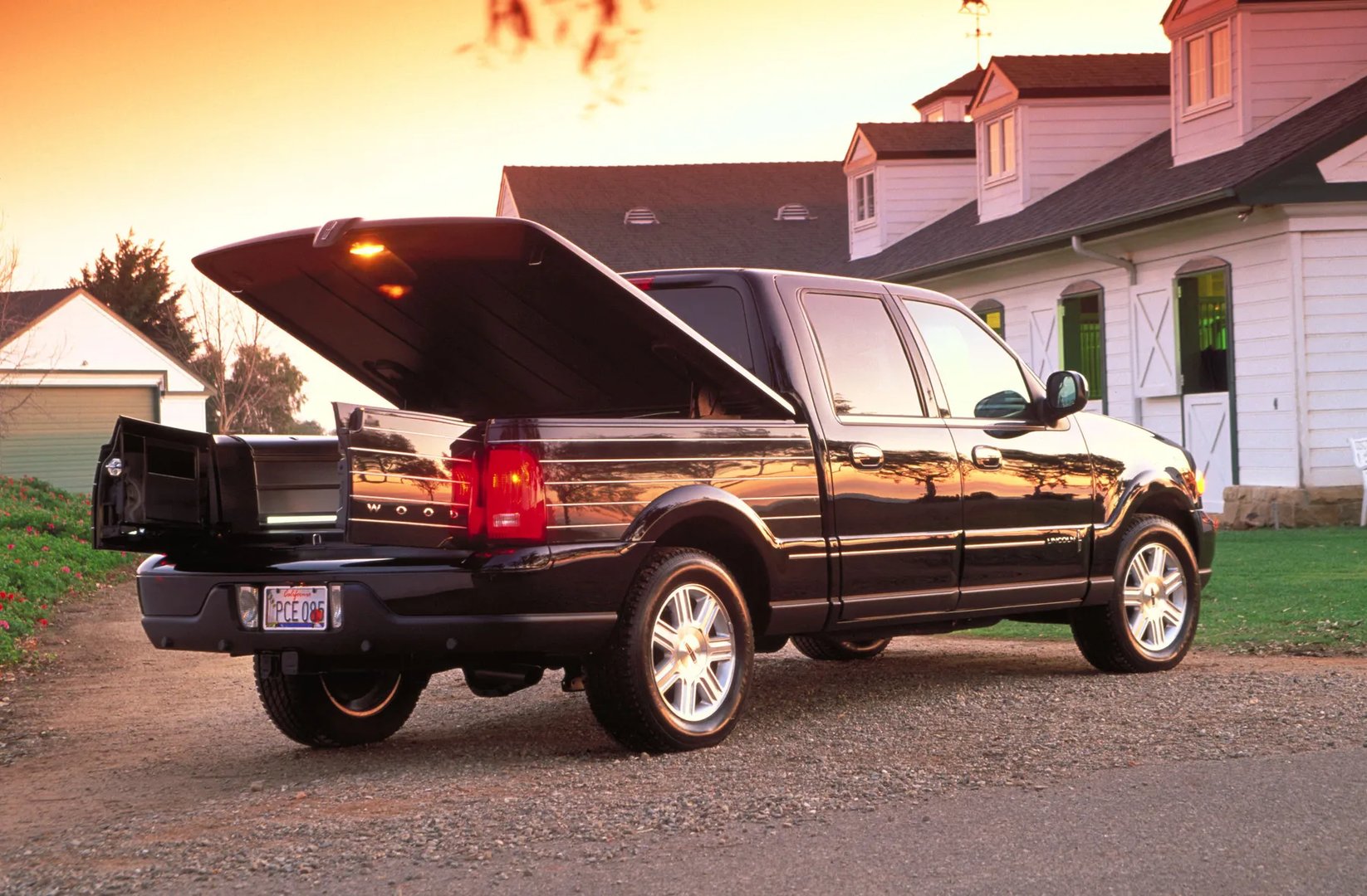Lincoln_Blackwood_1_generation__Pickup_double-cab__3.jpg