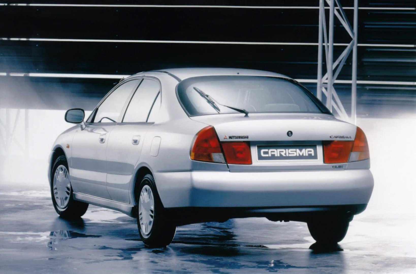 Mitsubishi_Carisma_1_generation__Hatchback_5-door__2.jpg