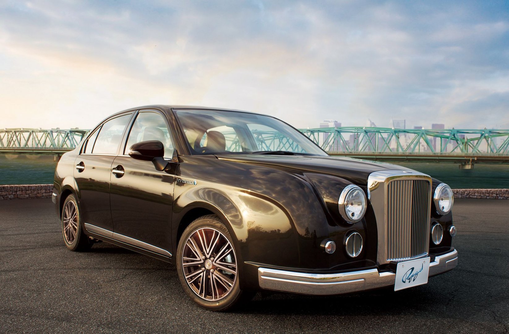 mitsuoka_Ryugi_1_generation__Sedan__2.jpg