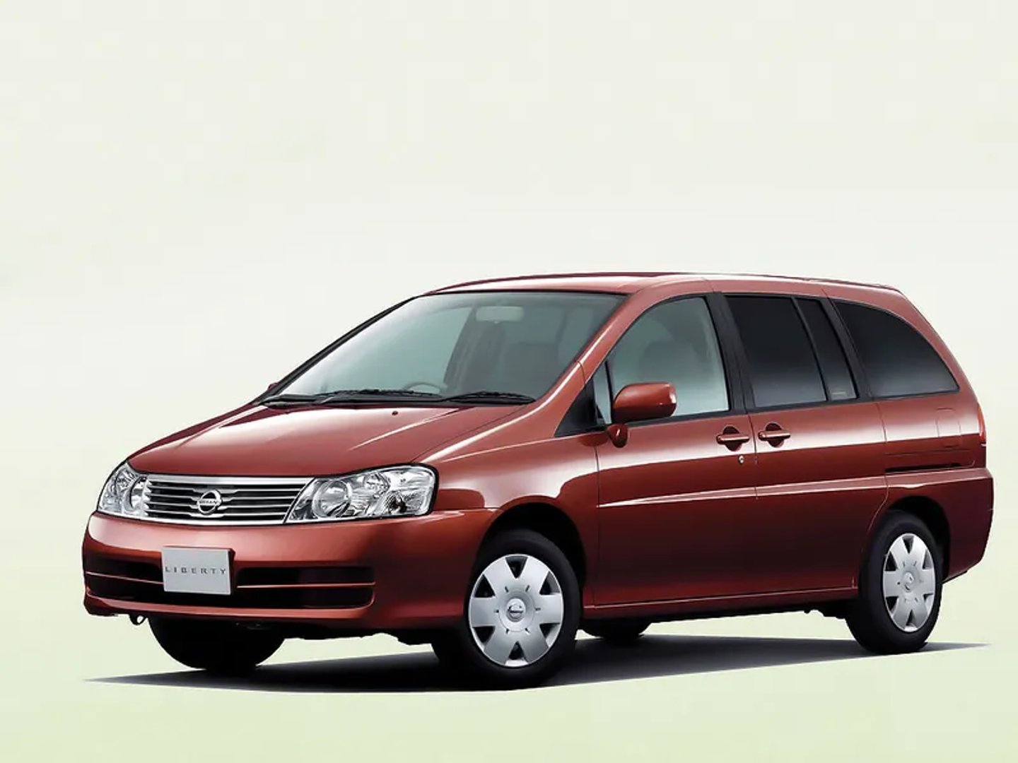 Nissan_Liberty_1_generation__Compact_Van__4.jpg