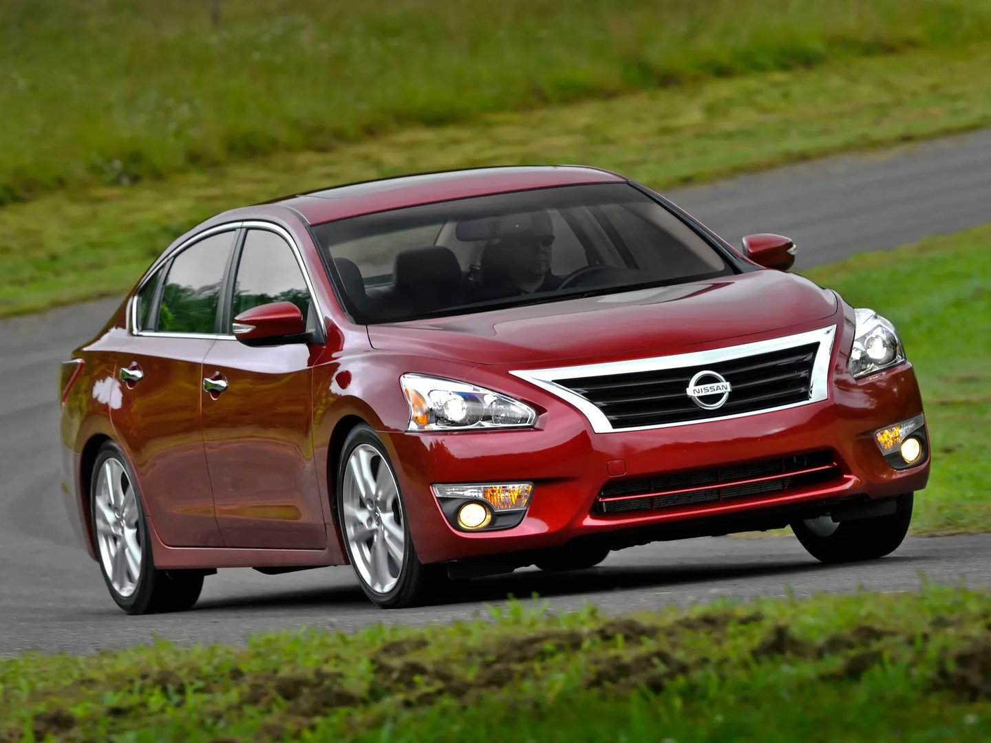 Nissan_Altima_5_generation__Sedan__9.jpg