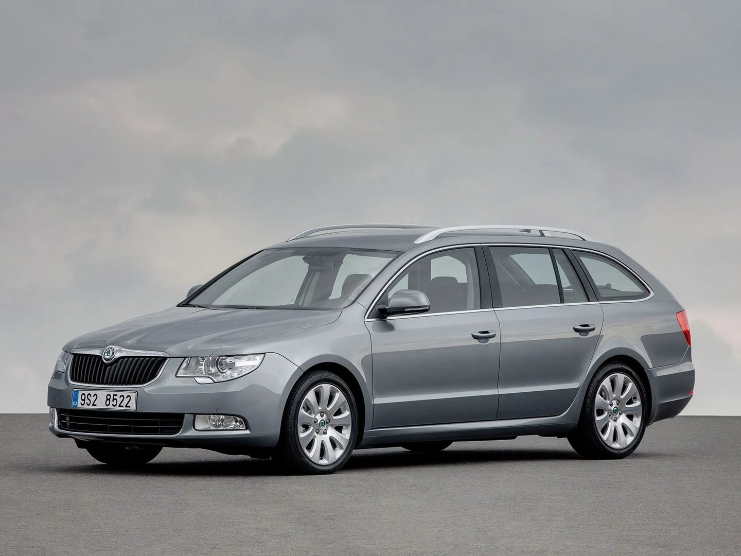 Skoda Superb 2 generation  Estate 5-door