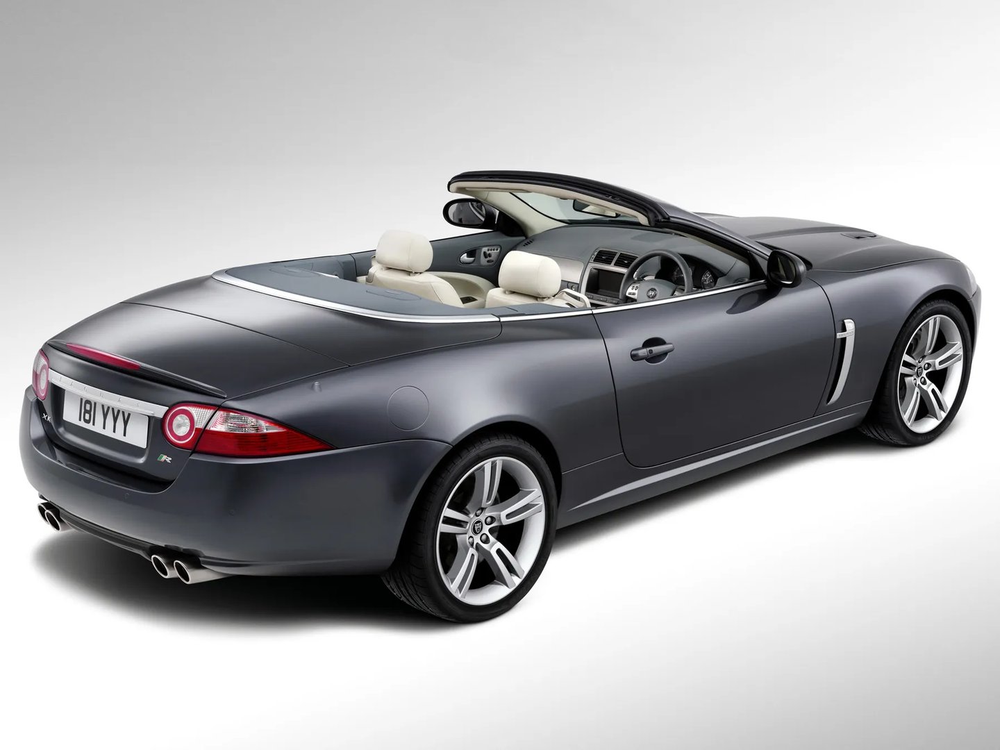 Jaguar_XKR_2_generation__Cabrio__7.jpg