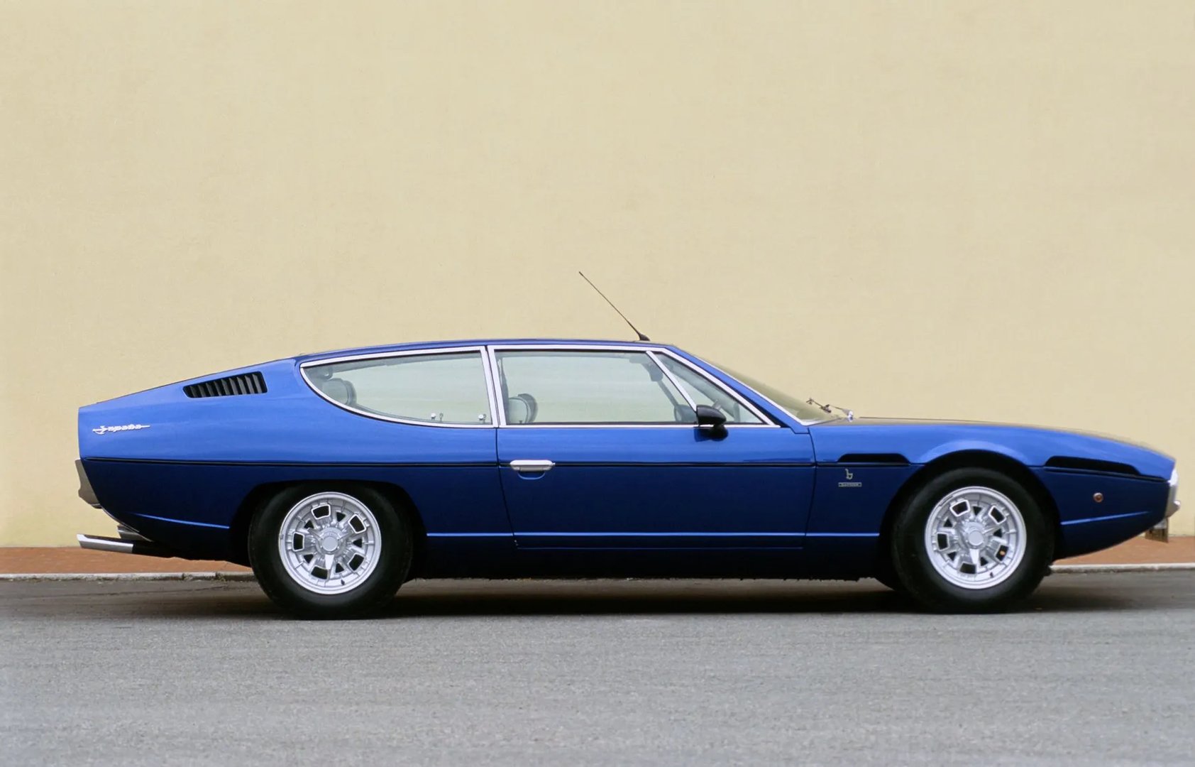 Lamborghini_Espada_1_generation__Coupe__4.jpg