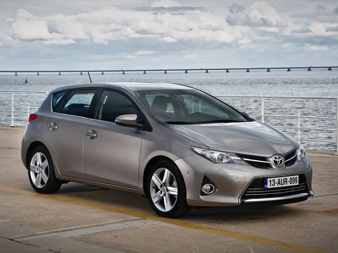 Toyota_Auris_2_generation__Hatchback_5-door__6.jpg