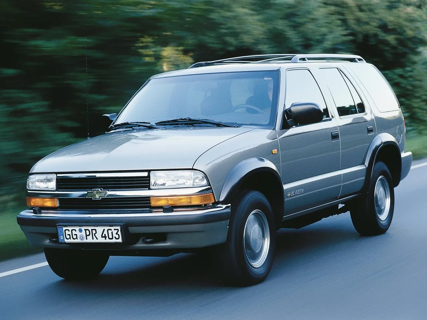 Chevrolet_Blazer_2_generation__SUV_5-doors__2.jpg