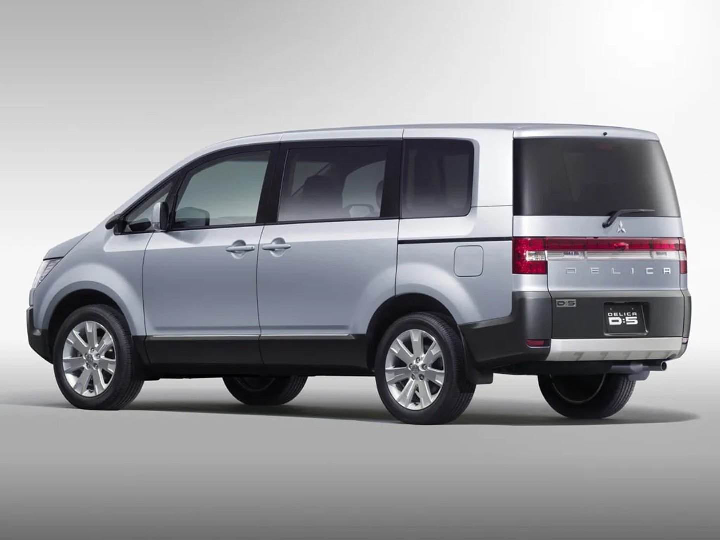 Mitsubishi_Delica_5_generation__Minivan__3.jpg