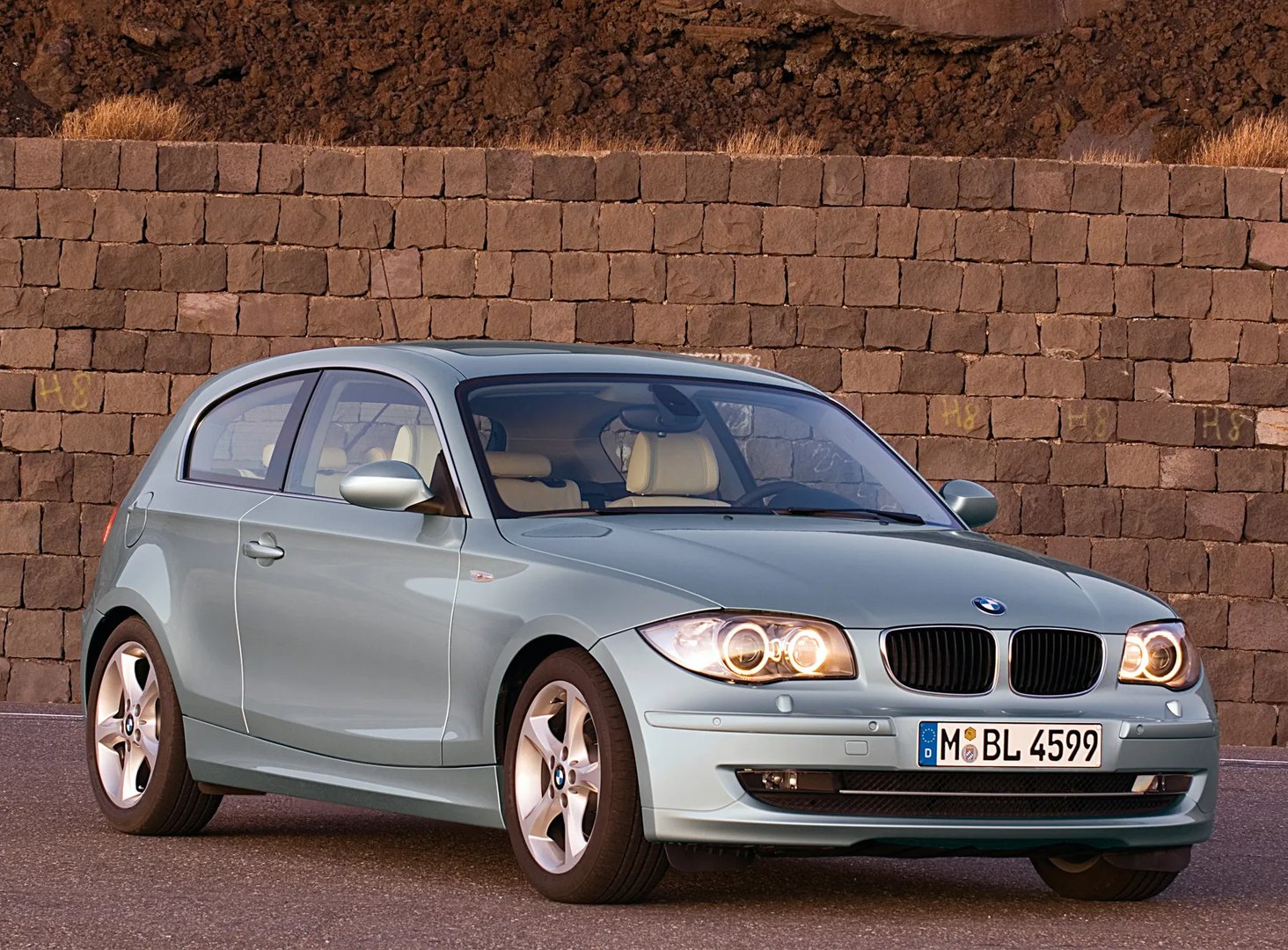 BMW 1 series 1 generation, restyling  Hatchback 3-door