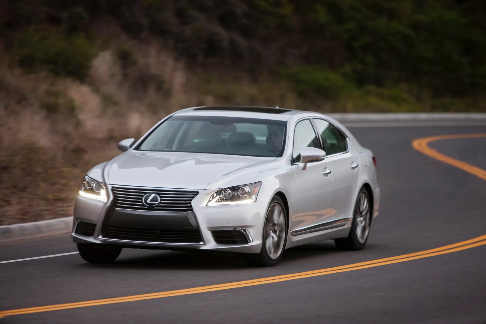 Lexus_LS_4_generation_restyling__Sedan__8.jpg