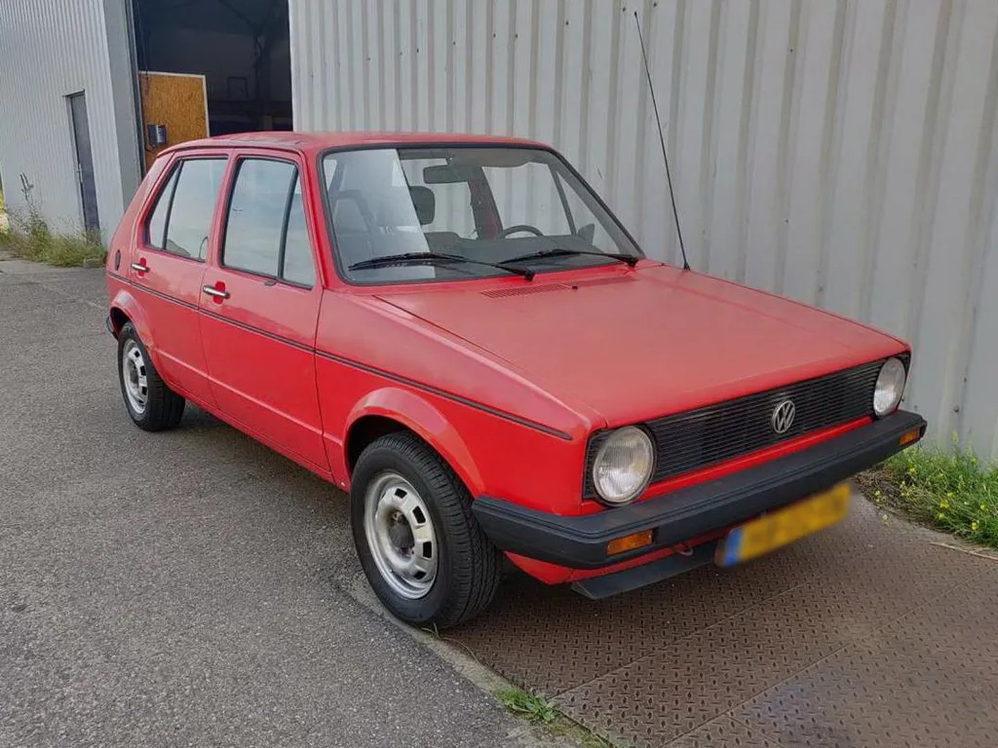 —  Hatchback 5-door