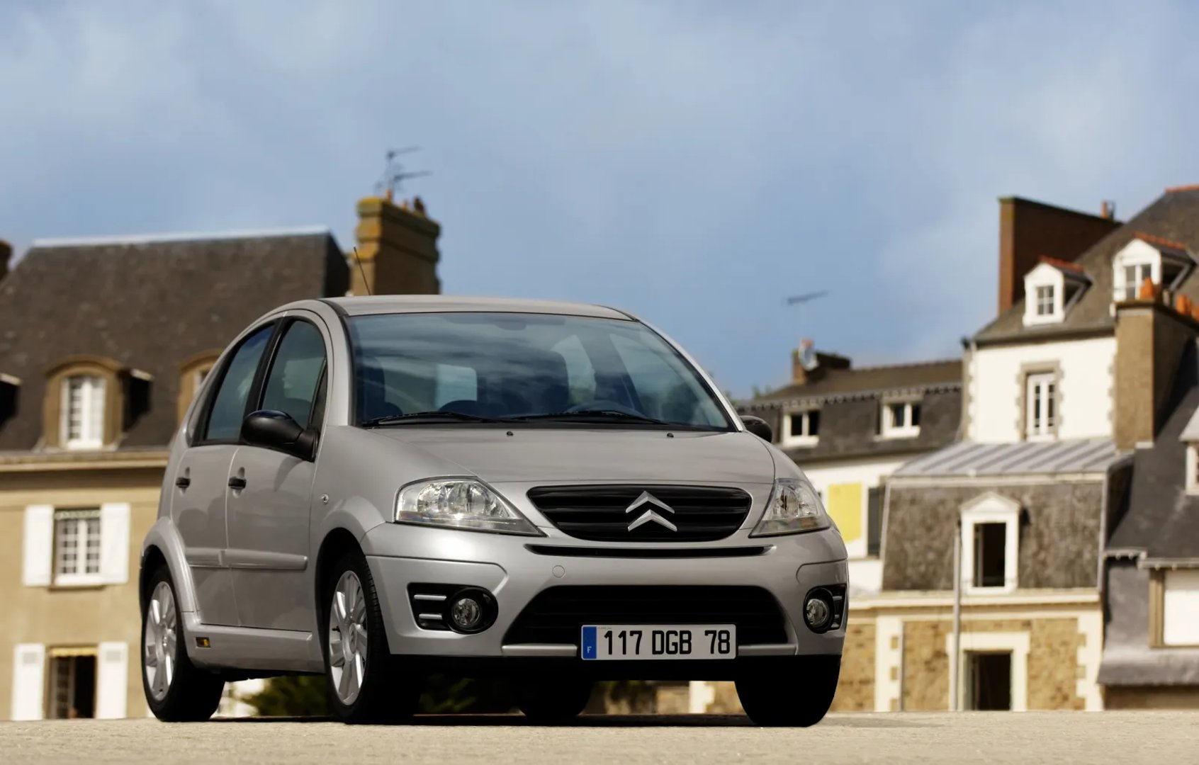 1 generation, restyling 