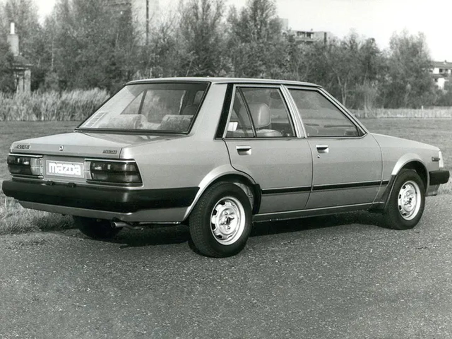 Mazda_323_Lantis_2_generation__Sedan__1.jpg