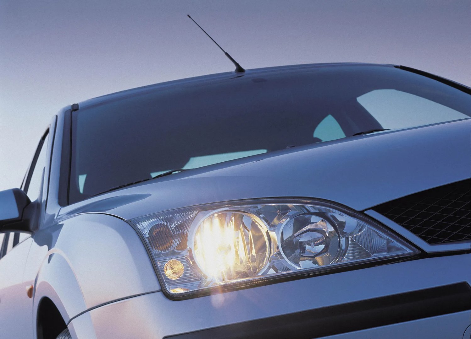 Ford_Mondeo_3_generation__Sedan__13.jpg
