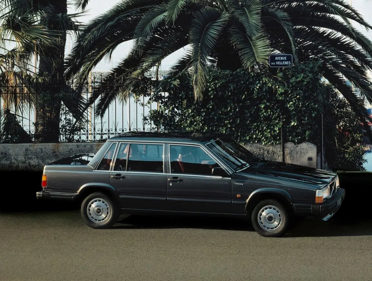 Volvo_740_1_generation__Sedan__3.jpg