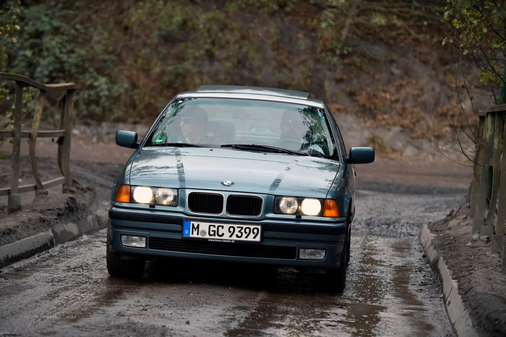 BMW_3_series_3_generation__Sedan__9.jpg