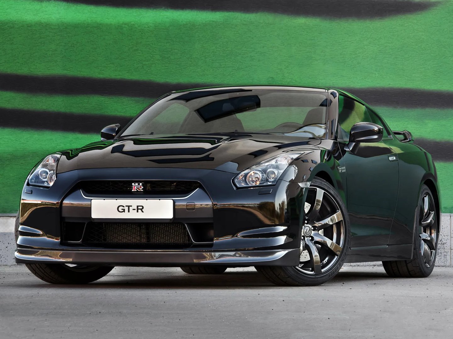 Nissan_GT-R_1_generation__Coupe__1.jpg