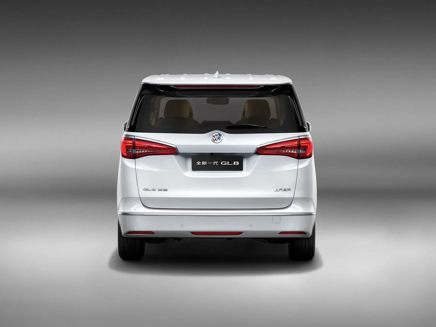 Buick_GL8_3_generation__Minivan__2.jpg