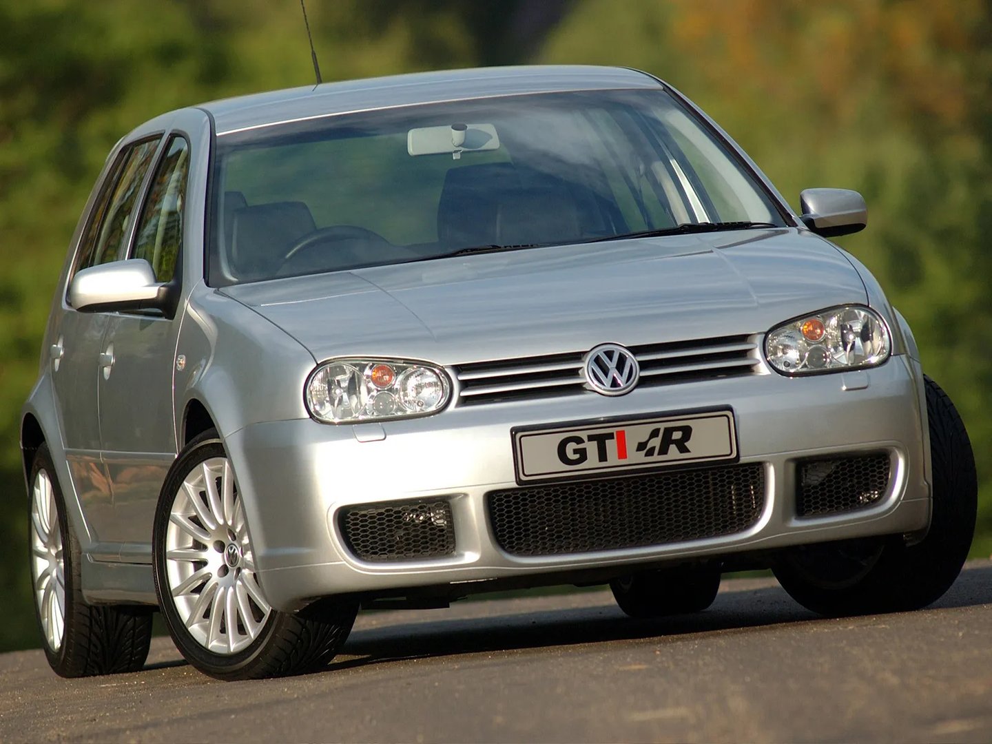 Volkswagen_Golf_GTI_4_generation__Hatchback_5-door__3.jpg