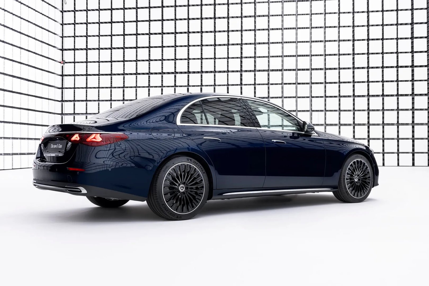 Mercedes_E-Class_6_generation__Sedan__1.jpg