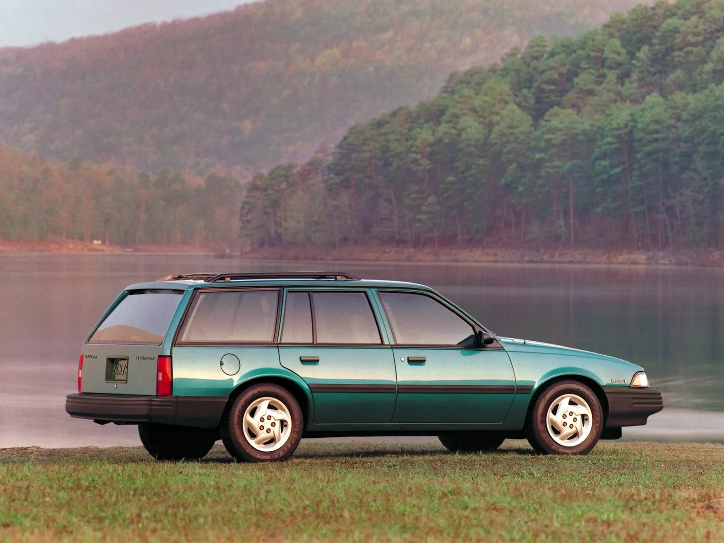 Chevrolet_Cavalier_2_generation__Estate_5-door__2.jpg