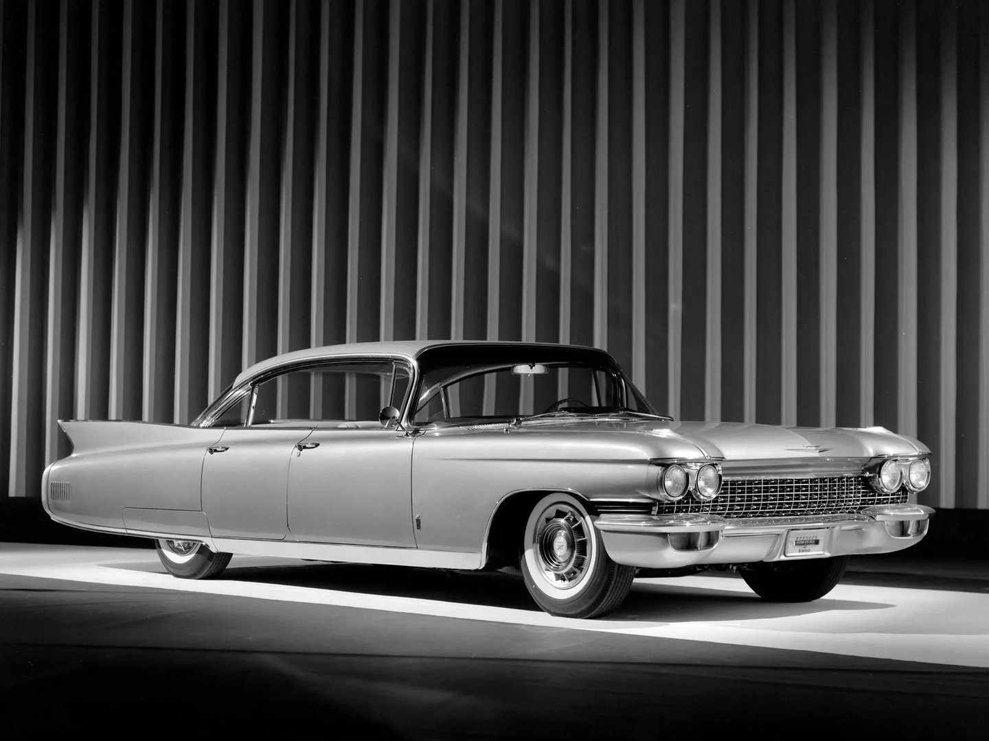 Cadillac_Sixty_Special_7_generation__Sedan_Hardtop__8.jpg