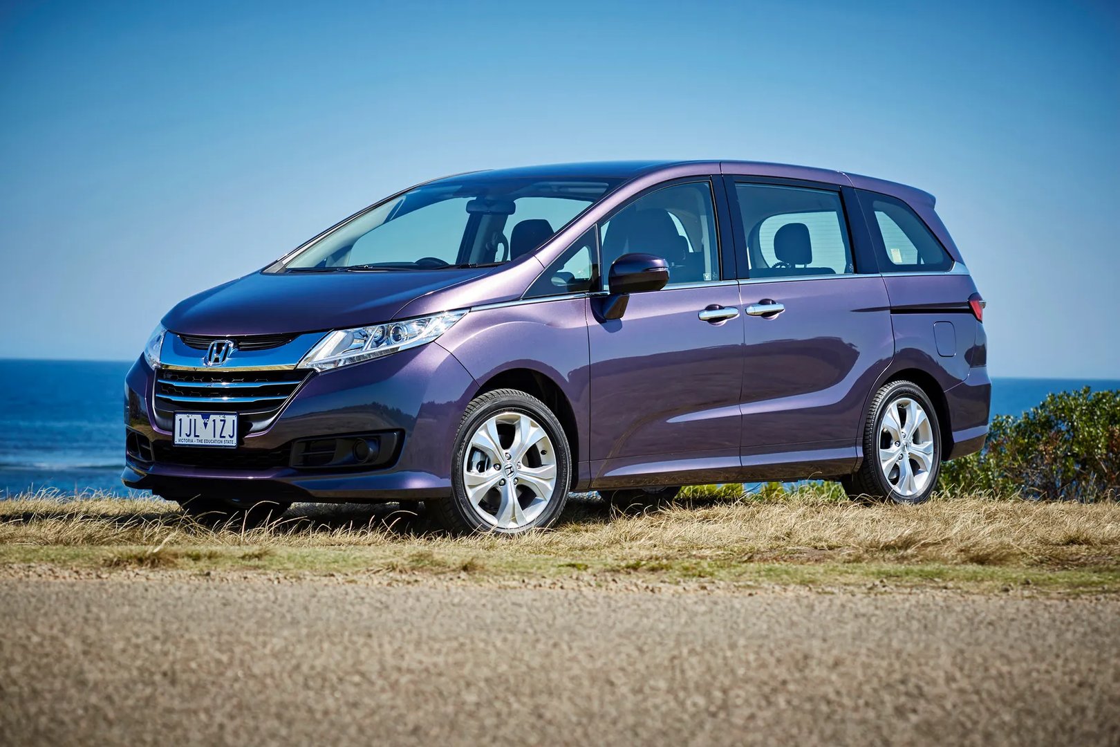 Honda_Odyssey_5_generation__Minivan__7.jpg