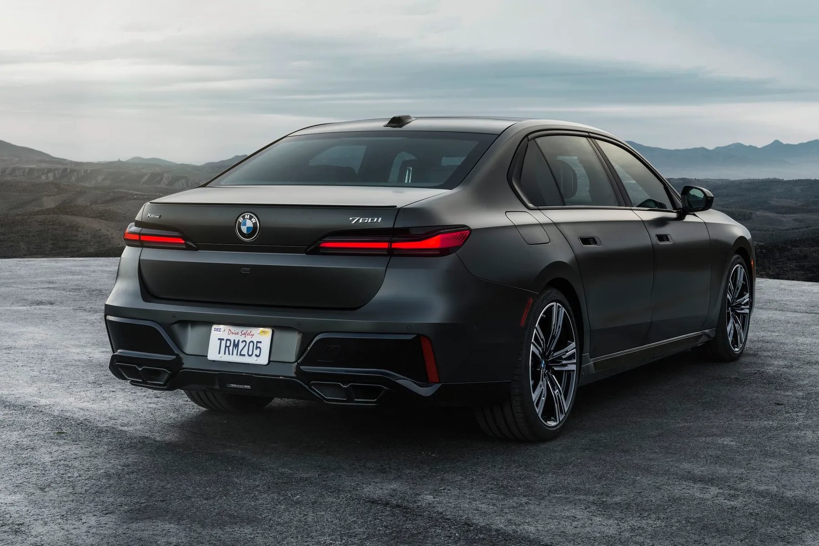 BMW_7_series_7_generation__Sedan__8.jpg