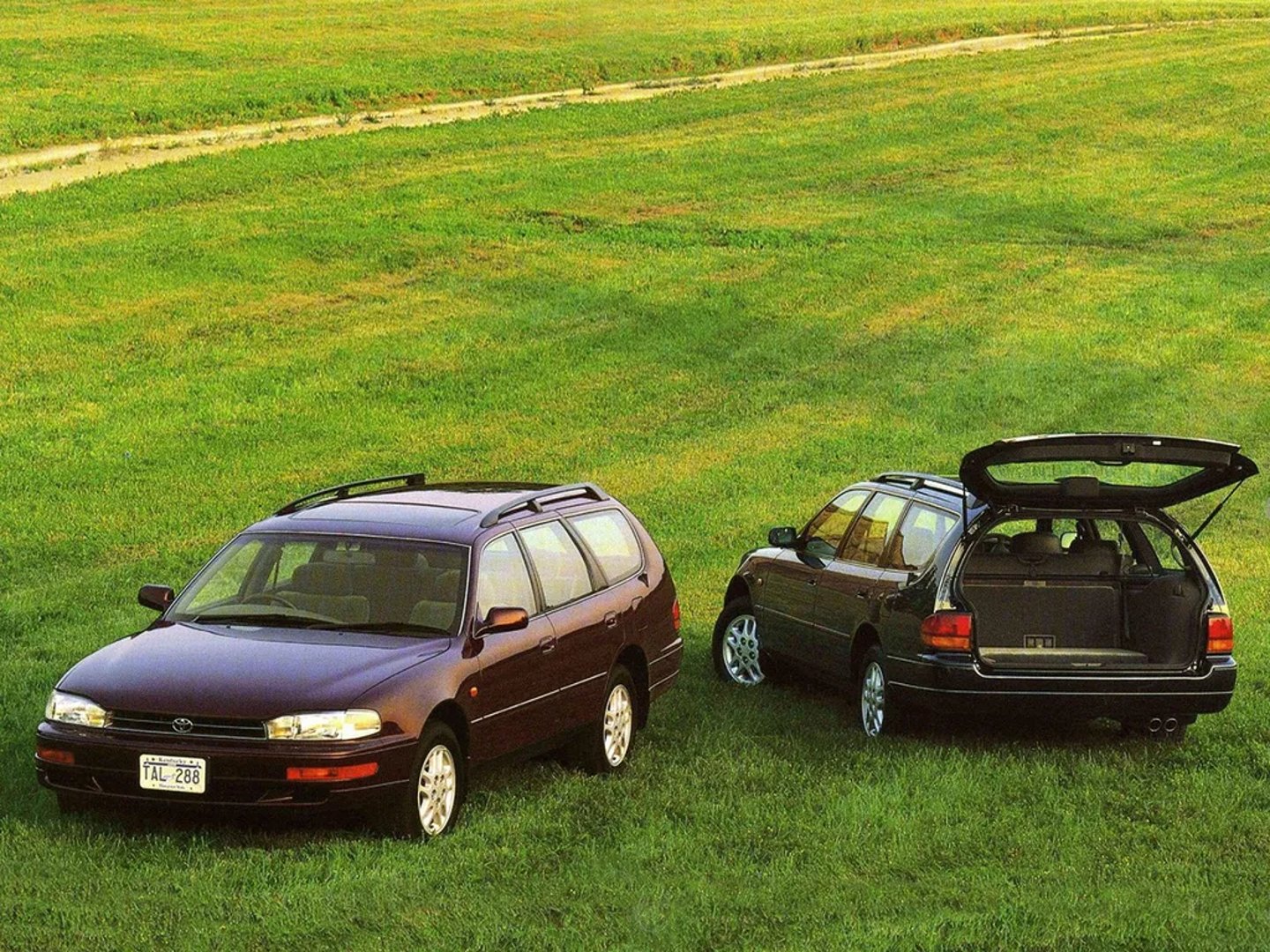Toyota_Scepter_1_generation__Estate_5-door__2.jpg