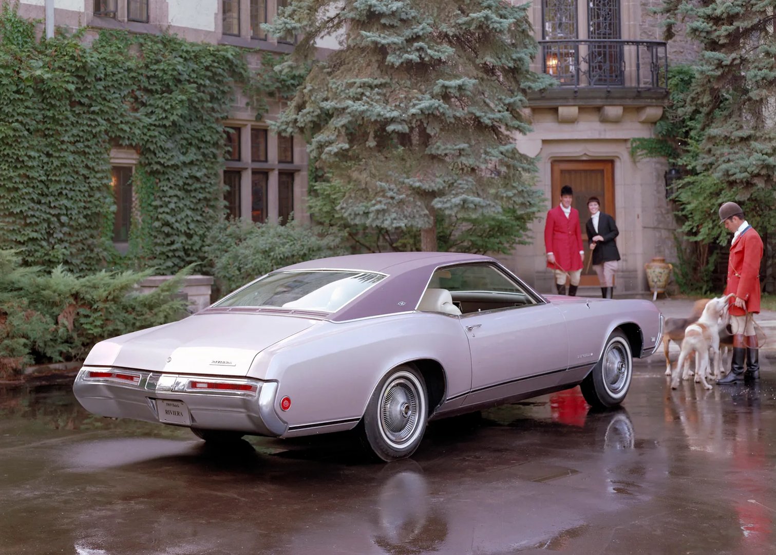 Buick_Riviera_2_generation__Coupe__11.jpg