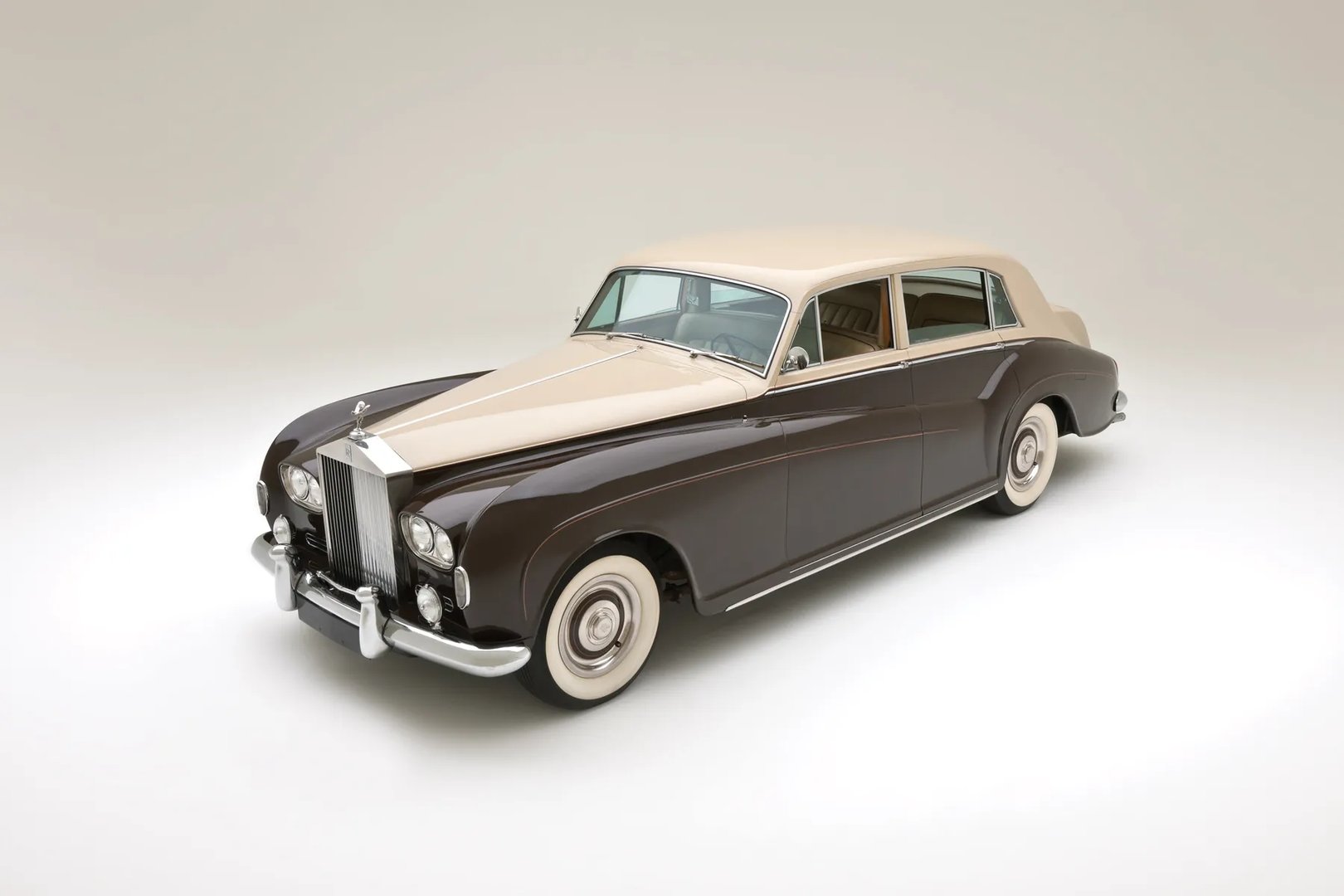 Rolls-Royce_Silver_Cloud_3_generation__Sedan__4.jpg