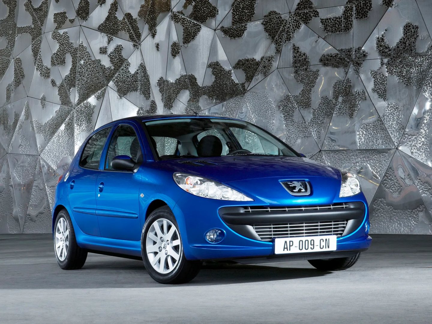 Peugeot_206_1_generation__Mini_5-doors__3.jpg