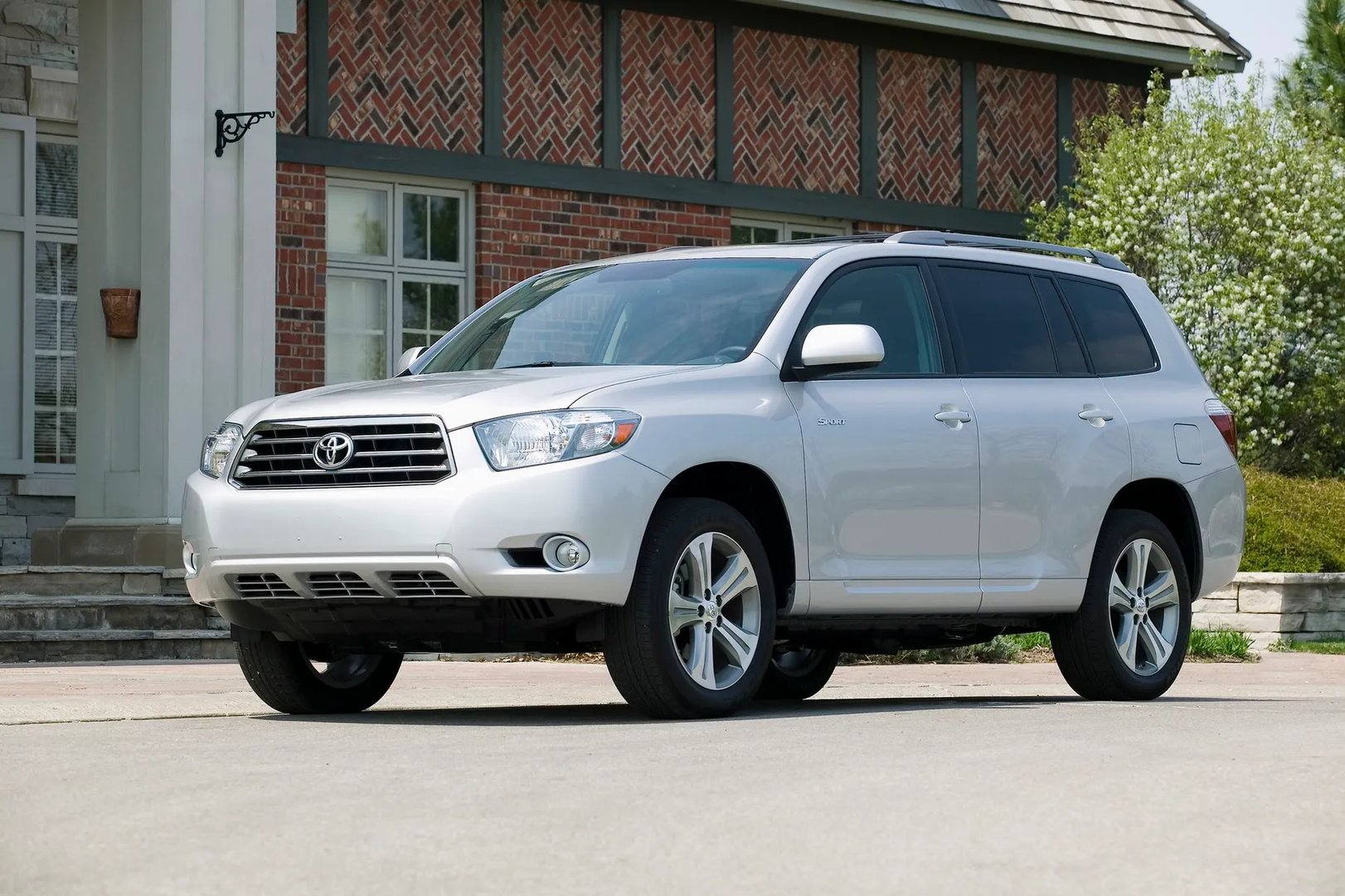 Toyota_Highlander_2_generation__SUV_5-doors__10.jpg