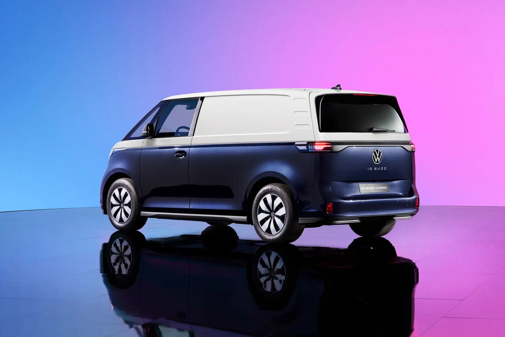 Volkswagen_ID_BUZZ_1_generation__Van__1.jpg