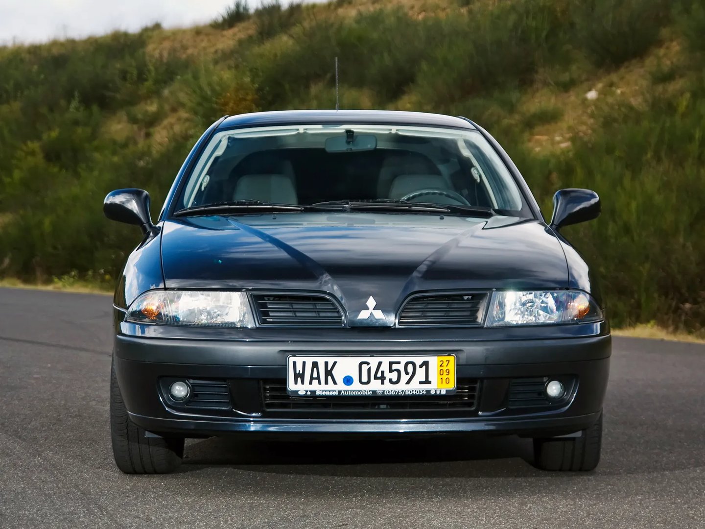 Mitsubishi_Carisma_1_generation_restyling__Hatchback_5-door__2.jpg