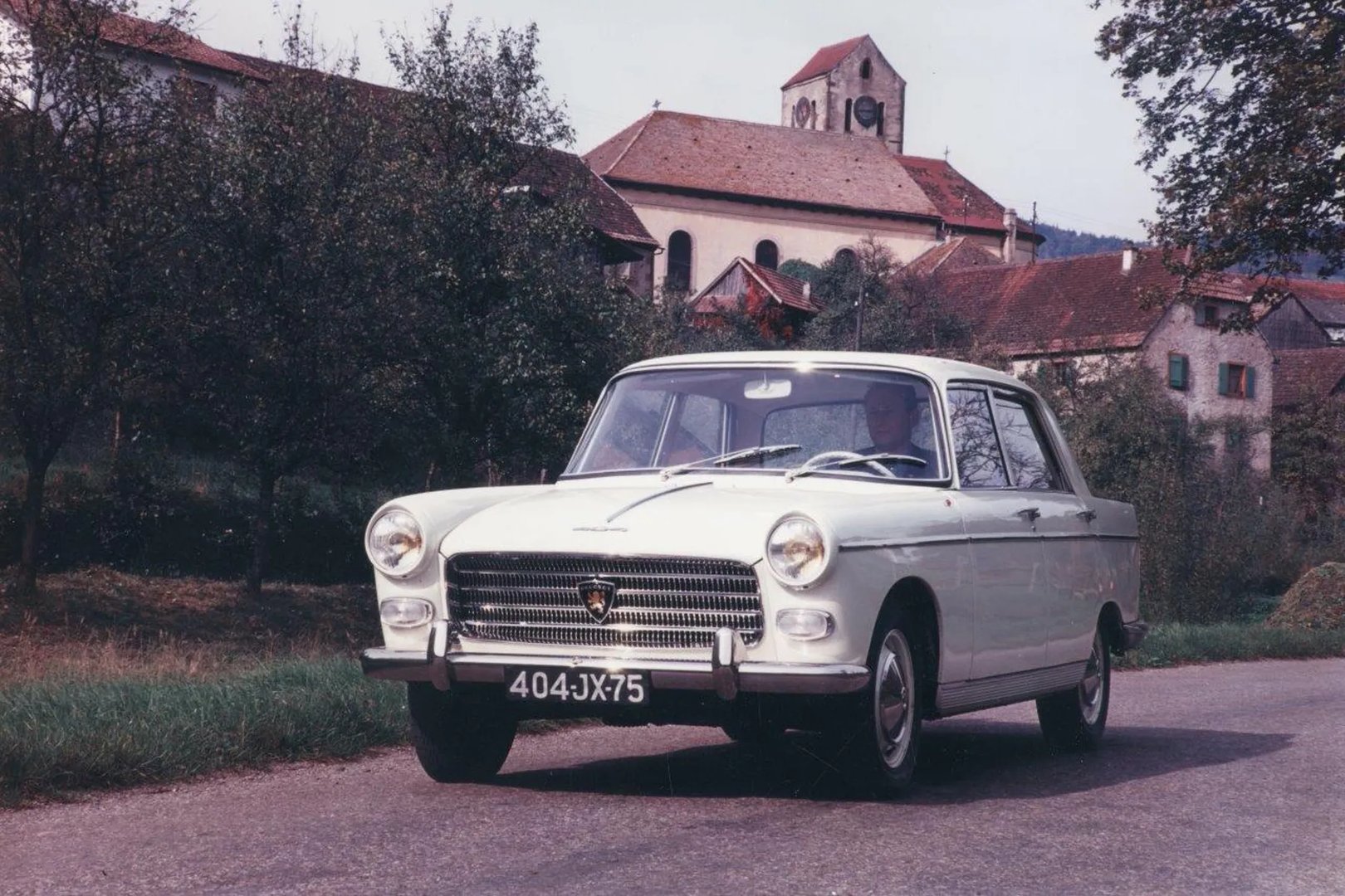 Peugeot_404_1_generation__Sedan__1.jpg