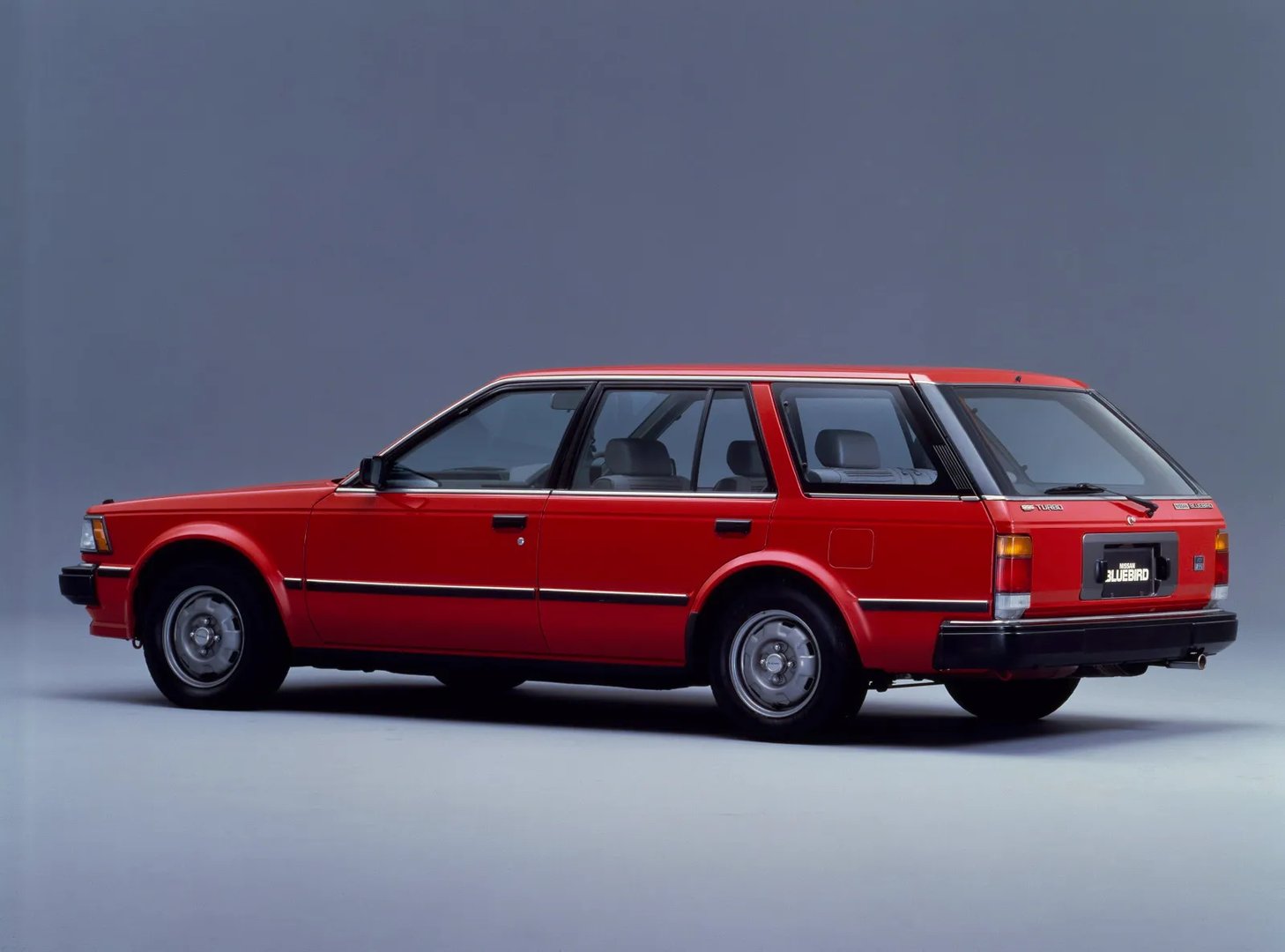 Nissan_Bluebird_7_generation__Estate_5-door__1.jpg
