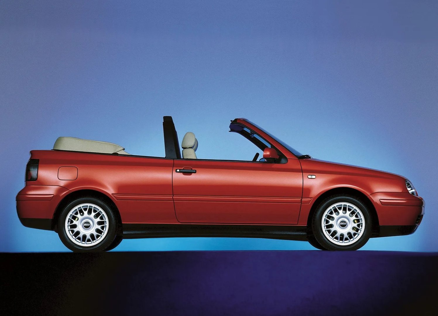 Volkswagen_Golf_4_generation__Cabrio__2.jpg