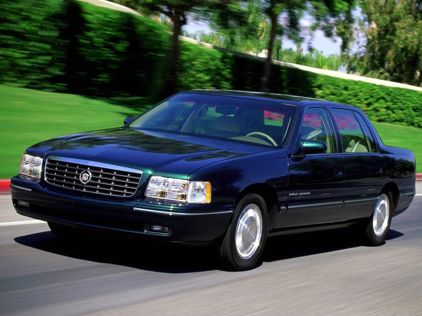 Cadillac_DeVille_7_generation__Sedan__4.jpg
