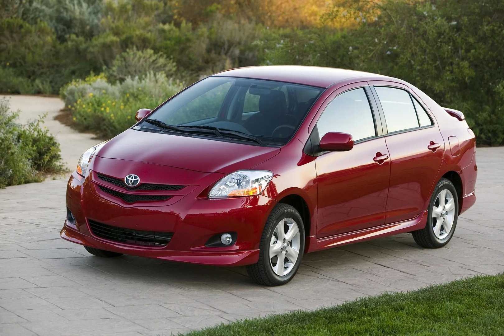 Toyota Yaris 2 generation  Sedan