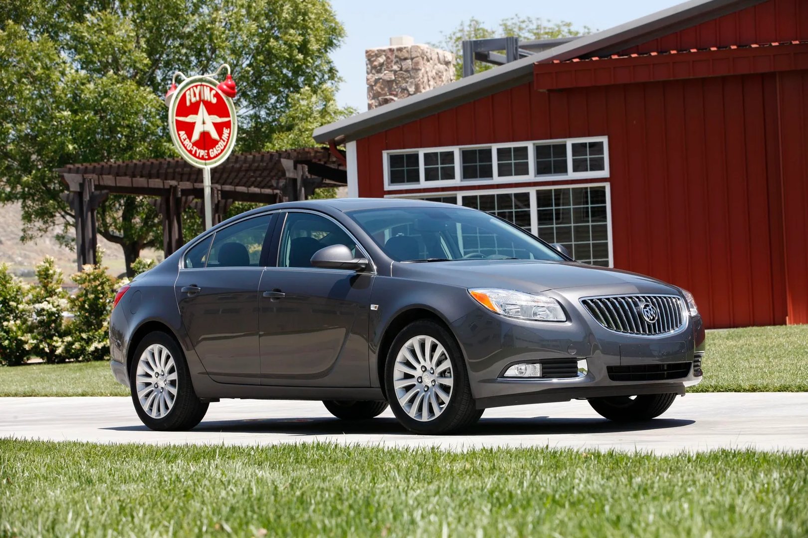 Buick_Regal_5_generation__Sedan__6.jpg