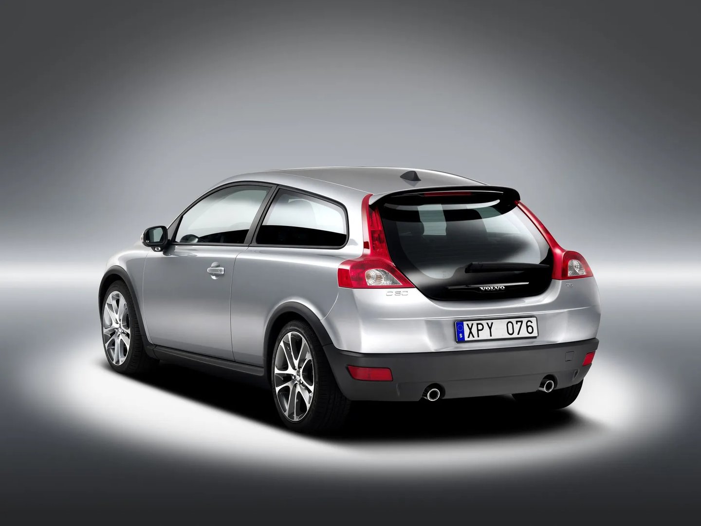 Volvo_C30_1_generation__Hatchback_3-door__2.jpg