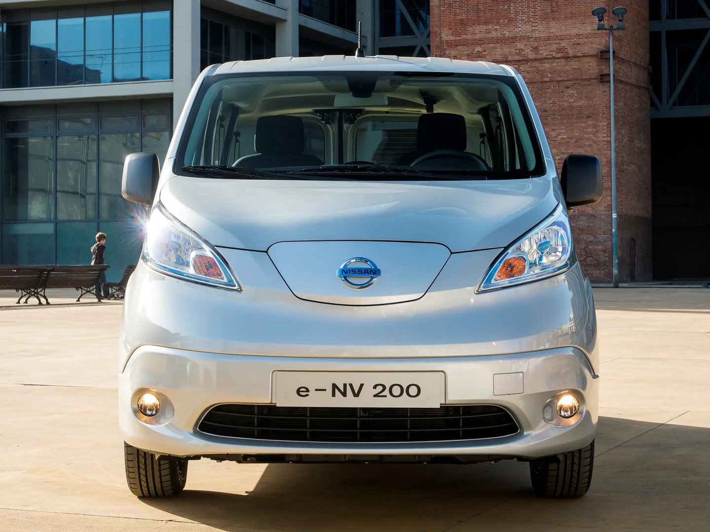 Nissan_E-NV200_1_generation__Minivan__6.jpg