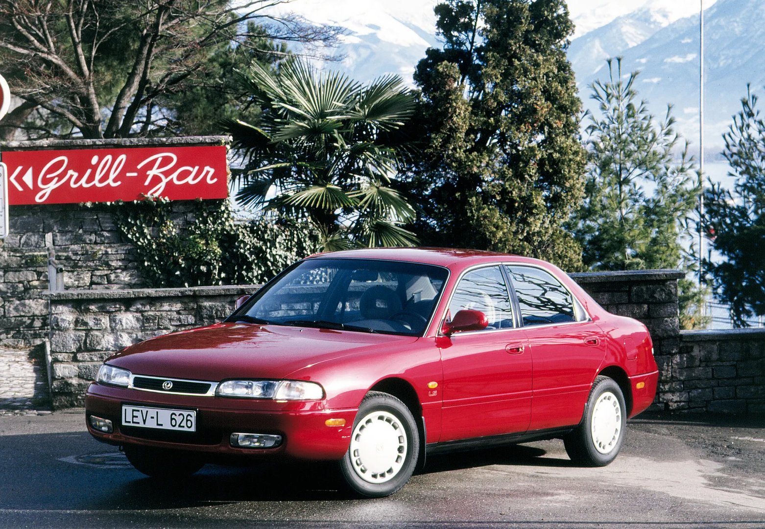 Mazda_626_4_generation__Sedan__1.jpg