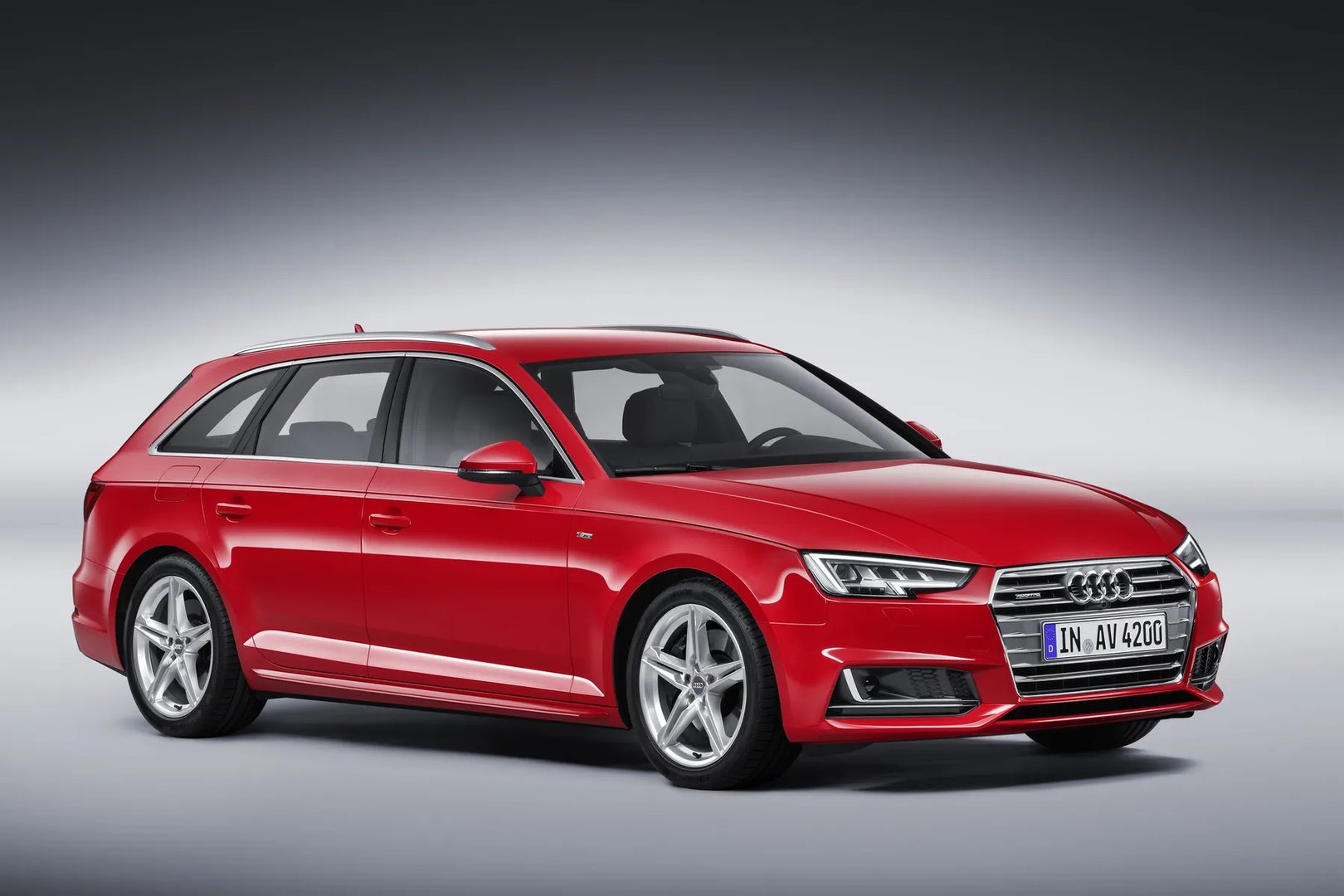 Audi_A4_5_generation__Estate_5-door__7.jpg